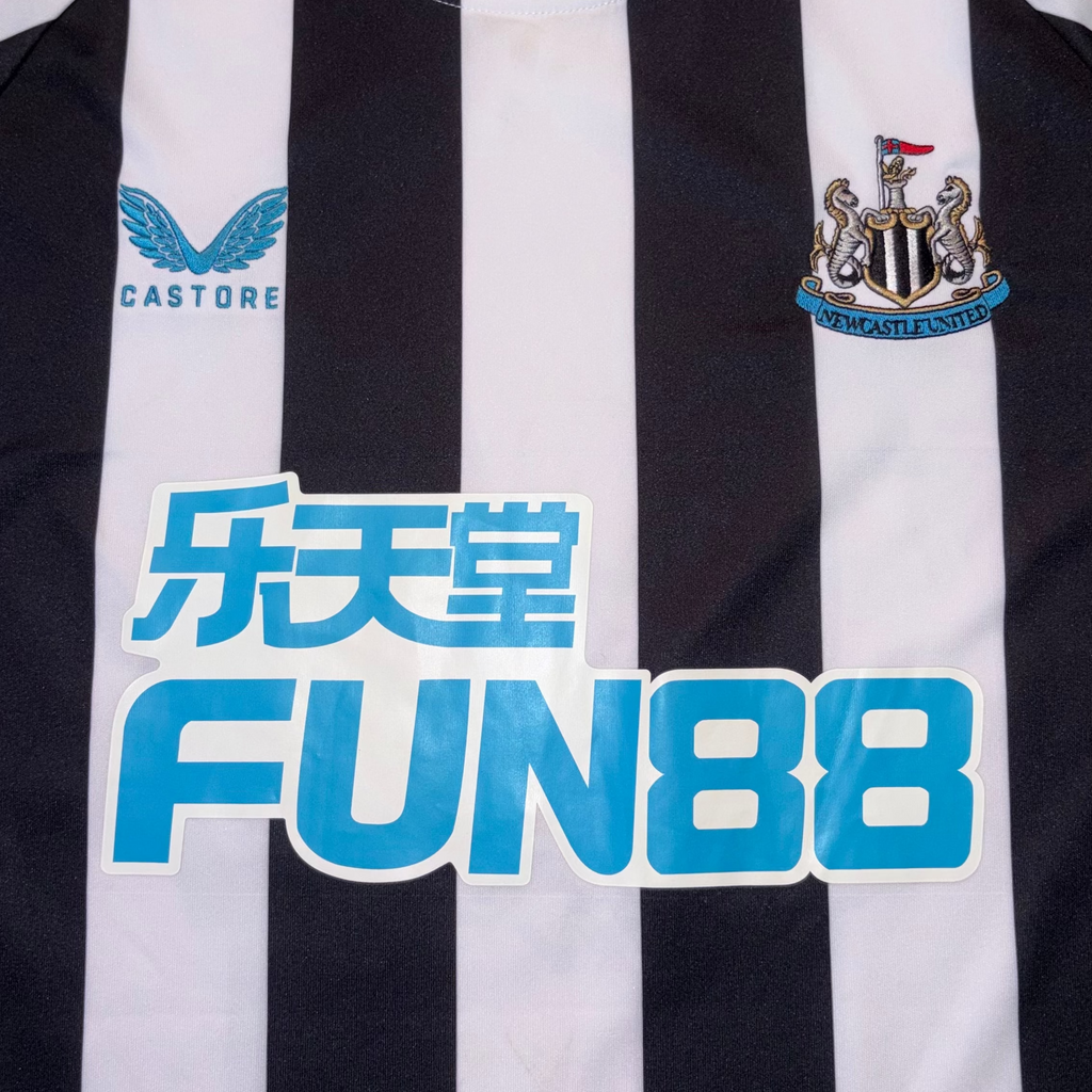 Newcastle United 2022/23 Home Kit Isak XL