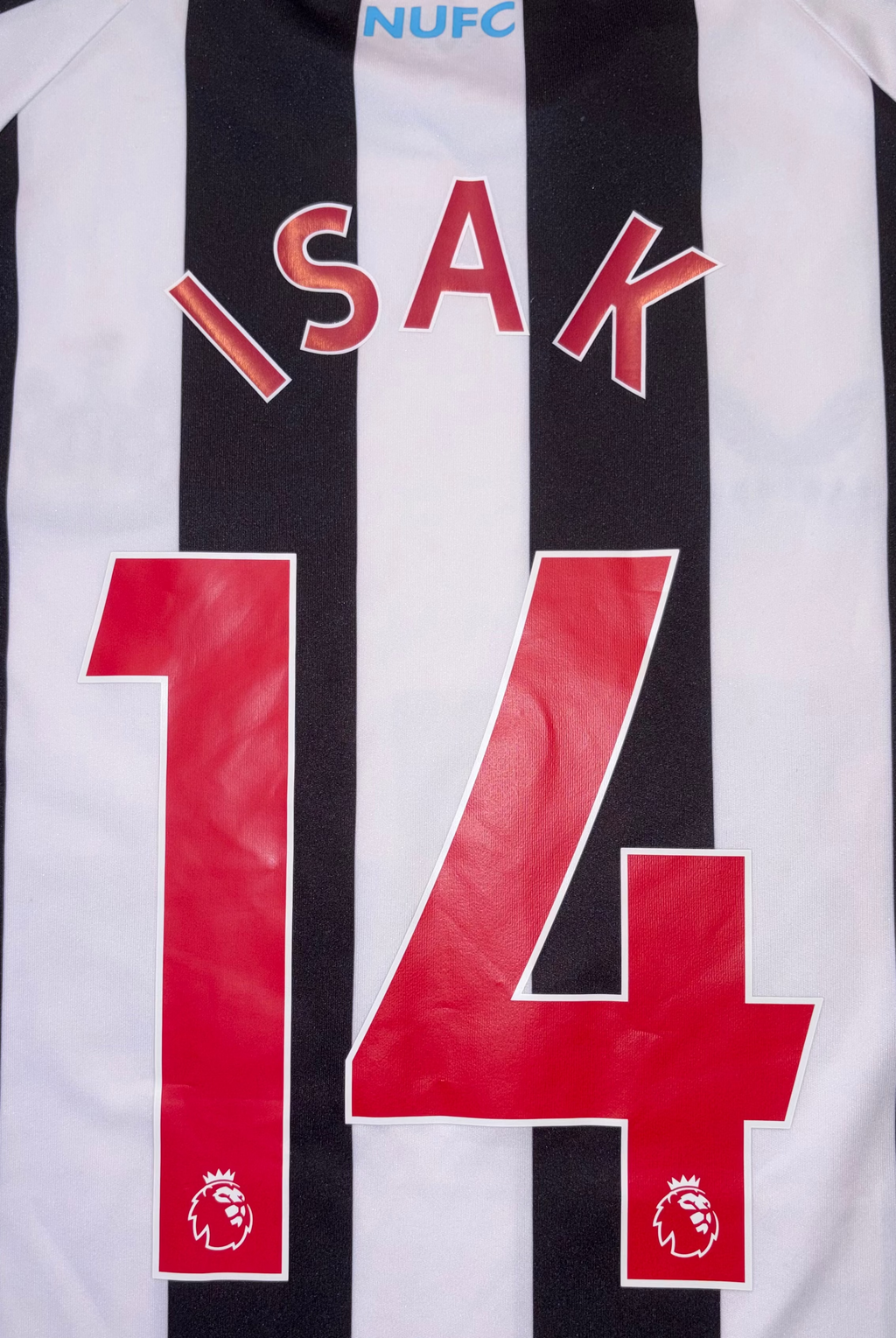 Newcastle United 2022/23 Home Kit Isak XL