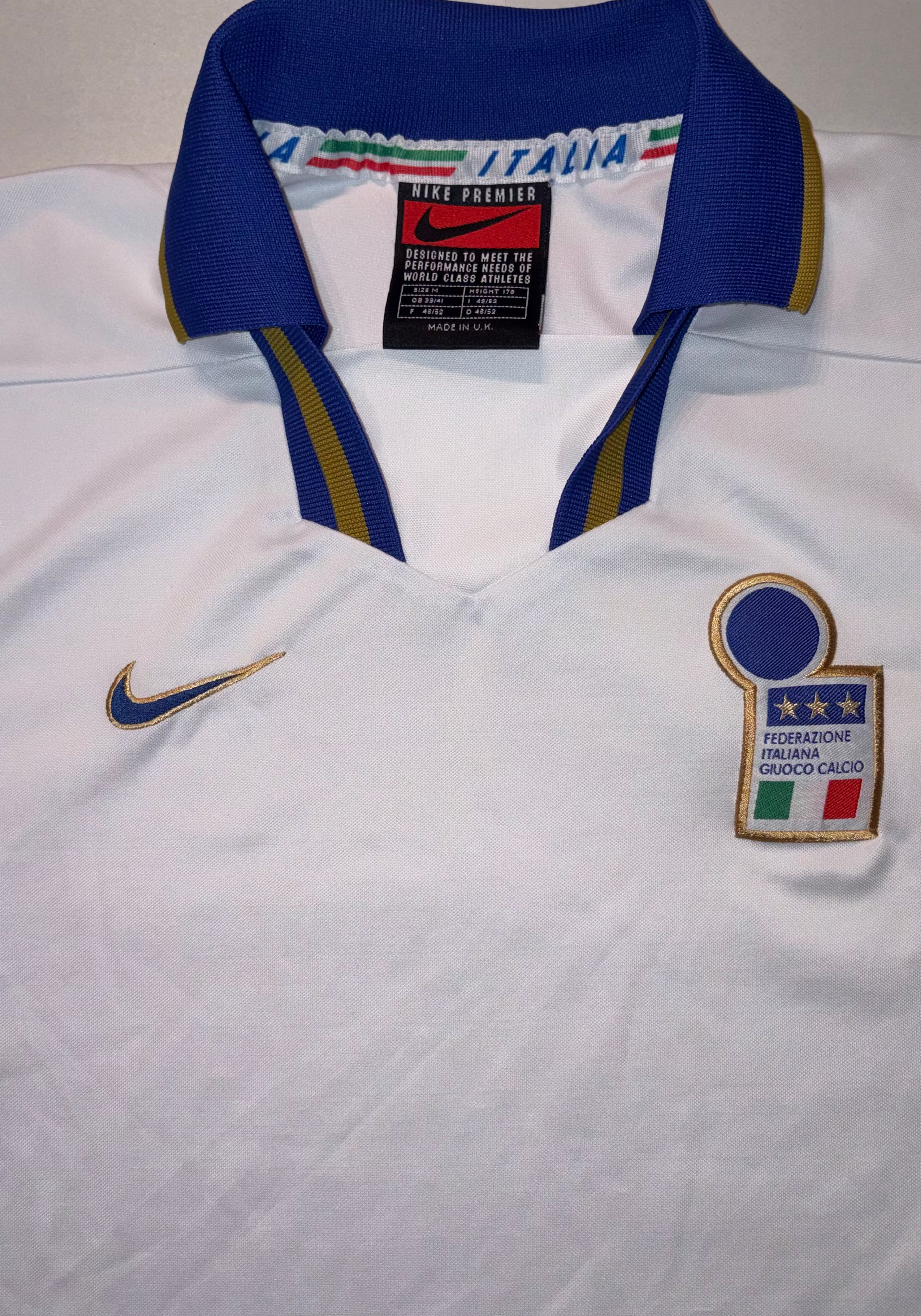 Italy 1996 Away Kit M