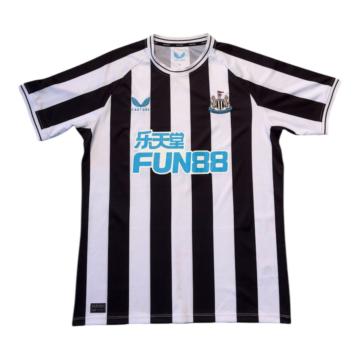 Newcastle United 2022/23 Home Kit Isak XL